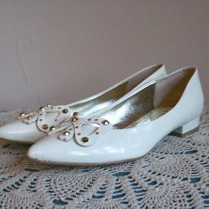 Anna Sui Creamy White Leather Pointy Toed Flats With Studded Bow Size 7